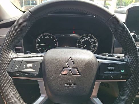 Used 2023 Mitsubishi Outlander SE AWD/4WD image 18