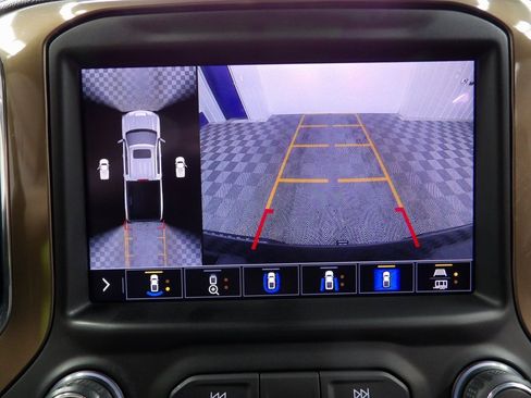 Used 2021 Chevrolet Silverado 1500 High Country w/ Technology Package image 25