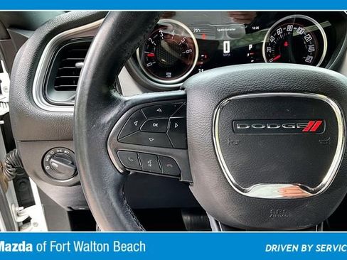 Used 2019 Dodge Challenger SXT RWD image 9