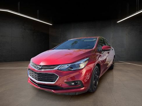 Used 2017 Chevrolet Cruze LT w/ Convenience Package FWD image 3
