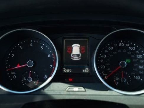 Used 2018 Volkswagen Tiguan SEL image 31