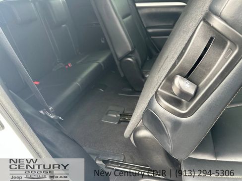 Used 2018 Toyota Highlander XLE AWD/4WD image 21