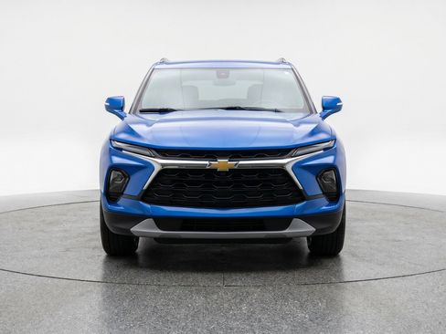 Used 2025 Chevrolet Blazer LT FWD image 2