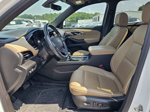 Used 2022 Chevrolet Traverse Premier FWD image 17