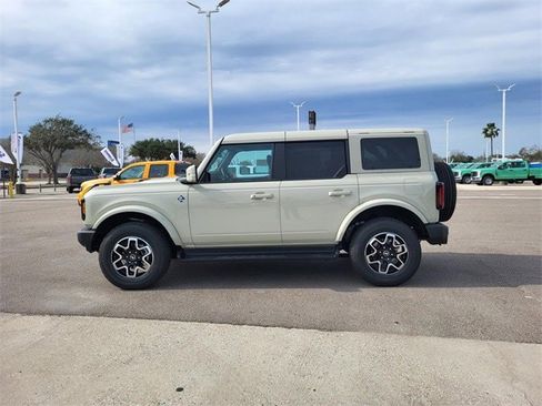 New 2025 Ford Bronco Outer Banks image 2