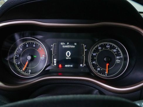 Used 2018 Jeep Cherokee Latitude w/ Altitude Package AWD/4WD image 19