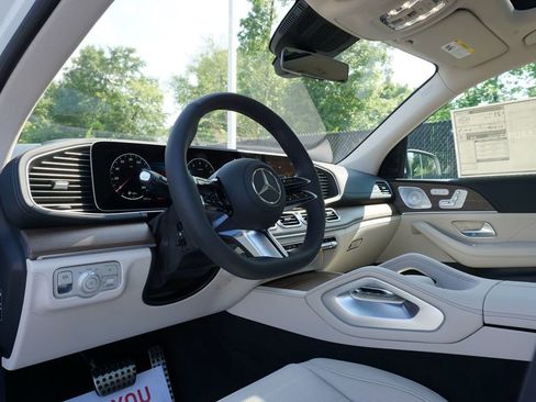 New 2026 Mercedes-Benz GLS 450 4MATIC image 19