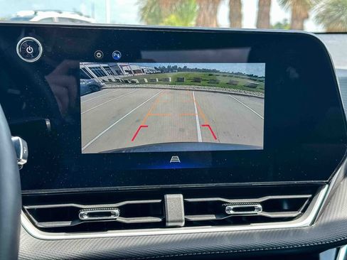 Used 2025 Chevrolet Equinox LT FWD image 29