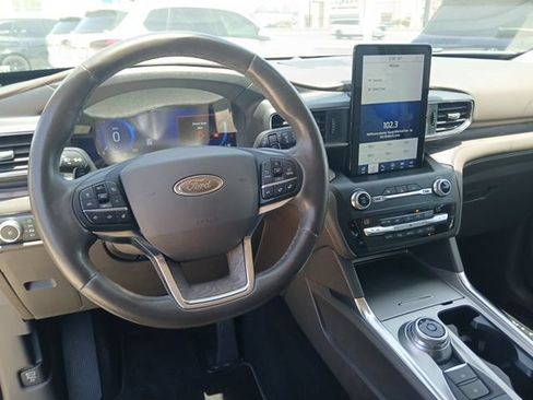 Used 2020 Ford Explorer Platinum w/ Premium Technology Package AWD/4WD image 18