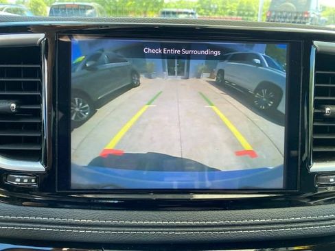 Used 2025 Chrysler Pacifica Limited FWD image 24