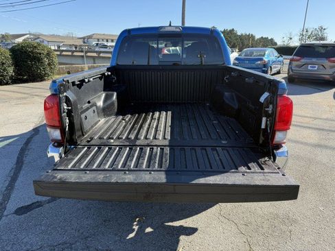 Used 2018 Toyota Tacoma SR5 image 6