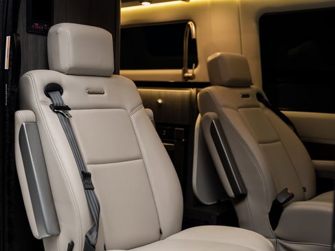 Used 2021 Mercedes-Benz Sprinter 3500 image 61