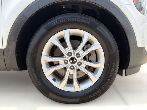 Used 2020 Kia Telluride LX FWD image 12