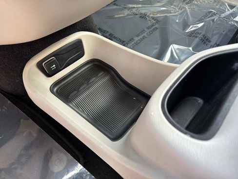 Certified 2023 Chrysler Pacifica Touring-L FWD image 26