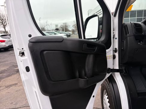Used 2025 RAM ProMaster 2500 w/ Convenience Group FWD image 9