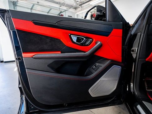 Used 2021 Lamborghini Urus image 33