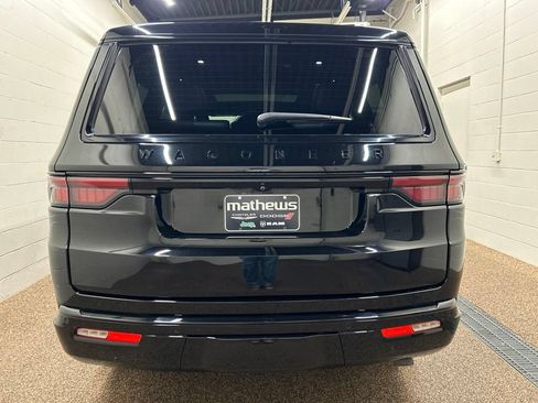 Used 2024 Jeep Wagoneer Series II w/ Convenience Group I AWD/4WD image 3