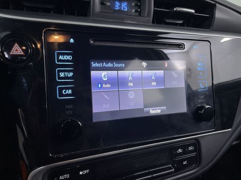 Used 2018 Toyota Corolla LE FWD image 14