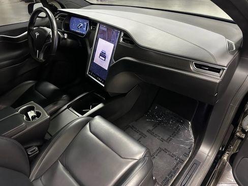 Used 2018 Tesla Model X 75D image 20