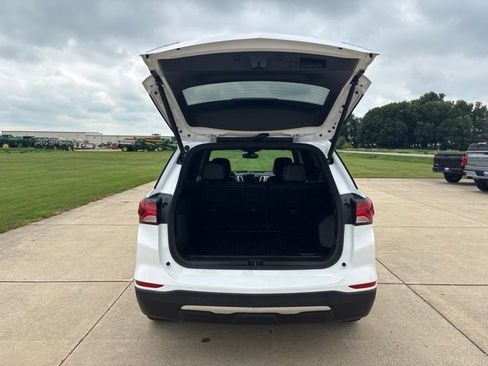 Used 2024 Chevrolet Equinox Premier w/ LPO, Floor Liner Package FWD image 16