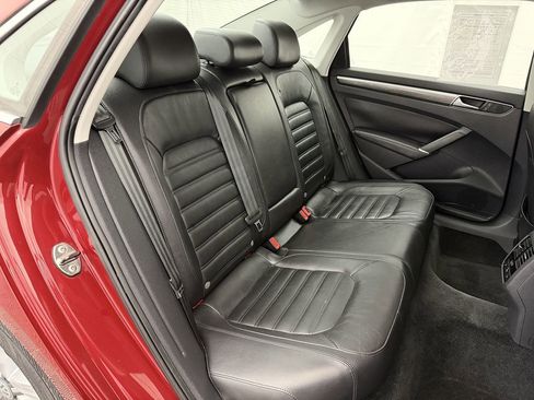 Used 2016 Volkswagen Passat 1.8T SEL Premium image 24