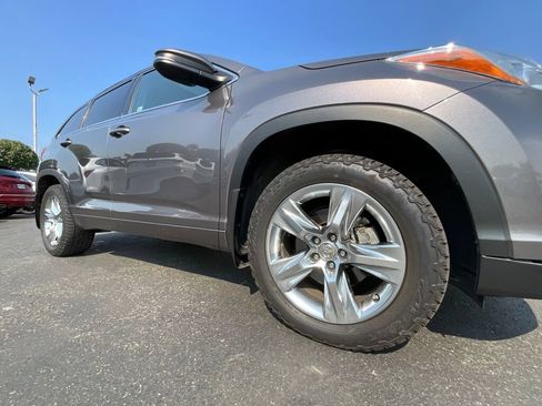 Used 2014 Toyota Highlander Limited w/ Driver Technology Package AWD/4WD image 9