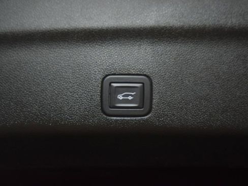 Used 2024 GMC Yukon AT4 w/ AT4 Premium Package AWD/4WD image 28