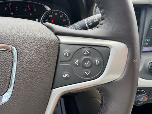 Used 2017 GMC Acadia SLT FWD image 12