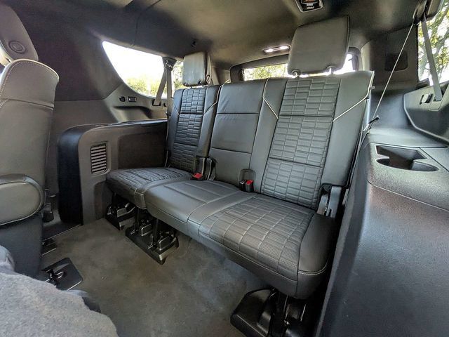 Certified 2024 Cadillac Escalade ESV V AWD/4WD image 15