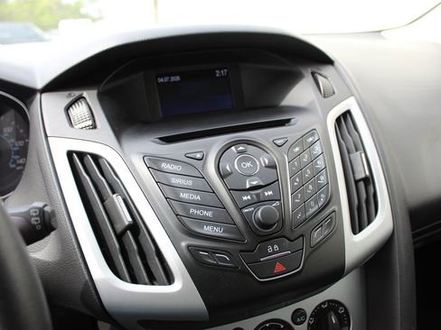 Used 2014 Ford Focus SE w/ Equipment Group 201A image 8