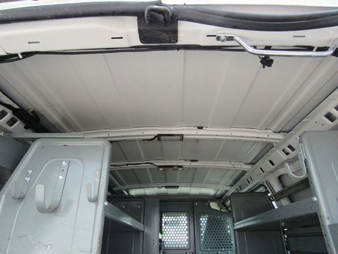 Used 2016 Chevrolet Express 2500 RWD image 23