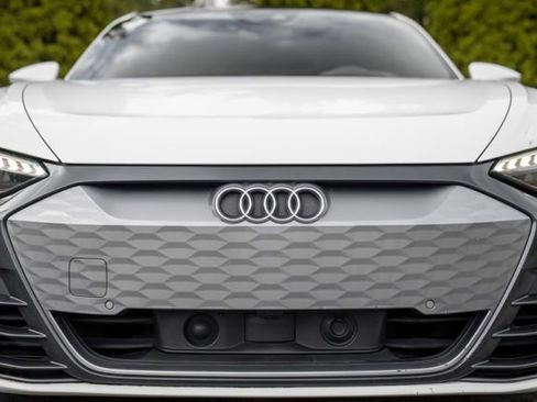 Used 2022 Audi e-tron GT Premium Plus AWD/4WD image 19
