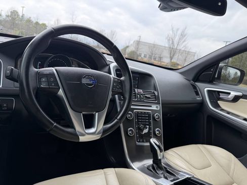 Used 2015 Volvo XC60 T5 Premier Plus image 24