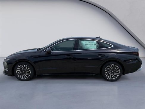 New 2026 Hyundai Sonata Limited FWD image 2