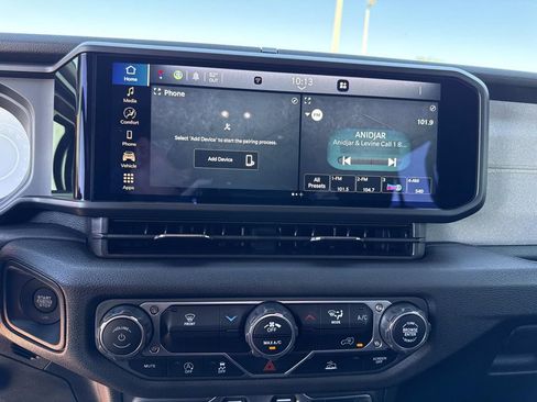 Used 2025 Jeep Wrangler Unlimited Sport AWD/4WD image 34