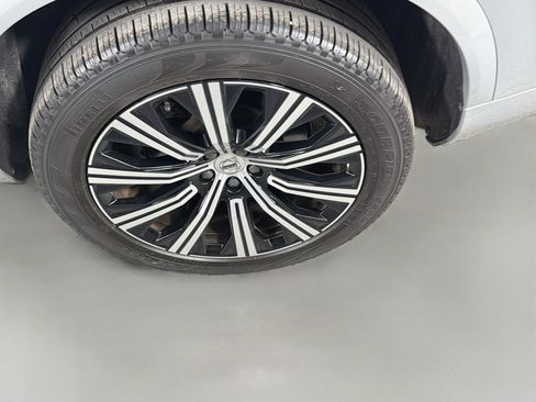Certified 2024 Volvo XC90 B5 Core w/ Protection Package Premier AWD/4WD image 33
