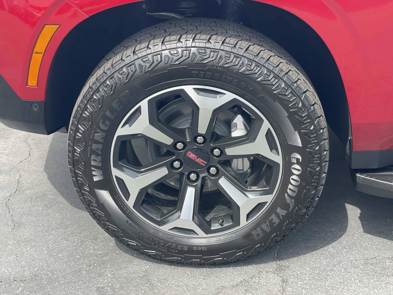 New 2026 GMC Yukon XL AT4 AWD/4WD image 30