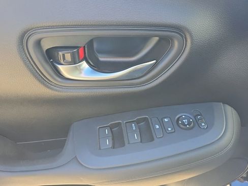 Used 2025 Honda HR-V LX image 19