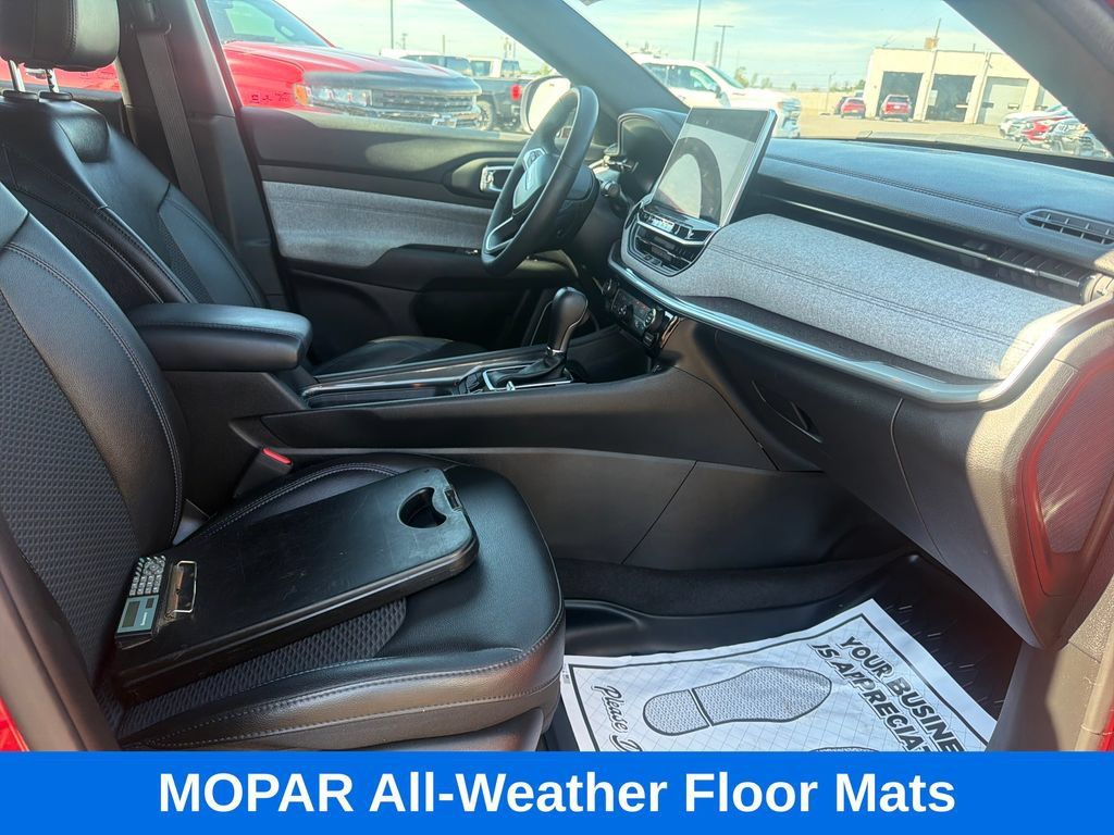 Used 2023 Jeep Compass Latitude w/ Convenience Group AWD/4WD image 23