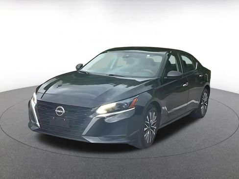 Used 2025 Nissan Altima 2.5 SV FWD image 7