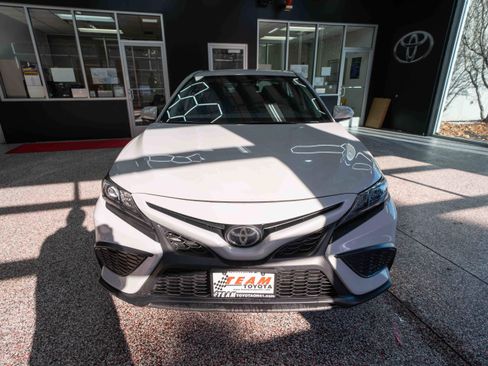 Used 2024 Toyota Camry SE image 6