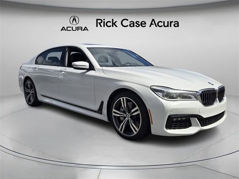 Used 2016 BMW 750i xDrive image 9