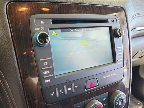 Used 2017 Chevrolet Traverse LT w/ Style and Technology Package FWD image 29