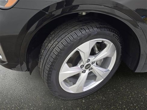 Certified 2025 Audi Q5 2.0T Premium Plus w/ Premium Plus Package image 33