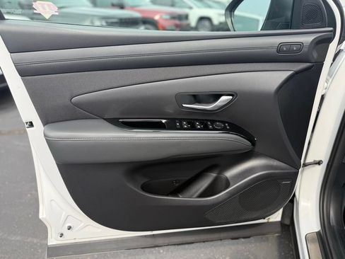 Used 2025 Hyundai Tucson Limited AWD/4WD image 11