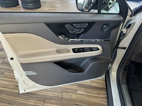 Used 2021 Lincoln Corsair Reserve image 11