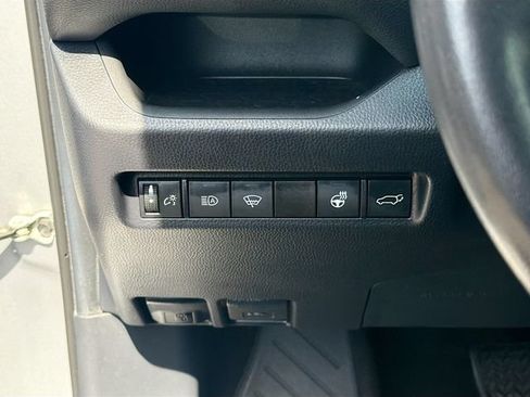 Used 2019 Toyota RAV4 XLE Premium w/ Cold Weather Package FWD image 10