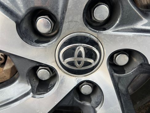 Used 2022 Toyota RAV4 SE image 32