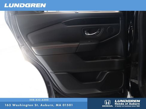 Used 2025 Honda Pilot TrailSport image 15