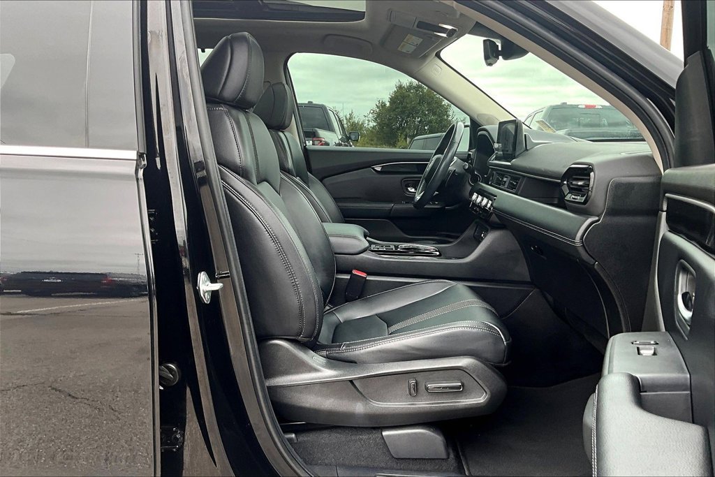 Used 2023 Honda Pilot Touring image 7